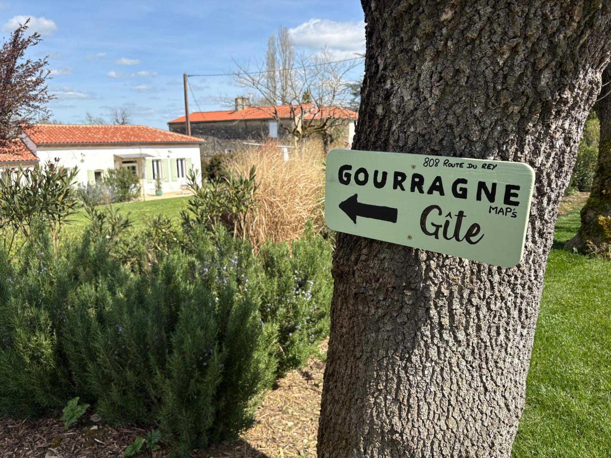 Maison De Vacances Gondrin Exteriér fotografie